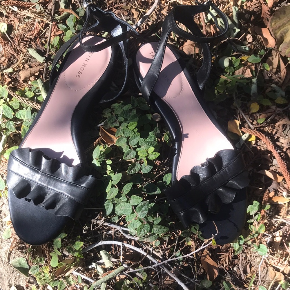 Taryn Rose low wedge